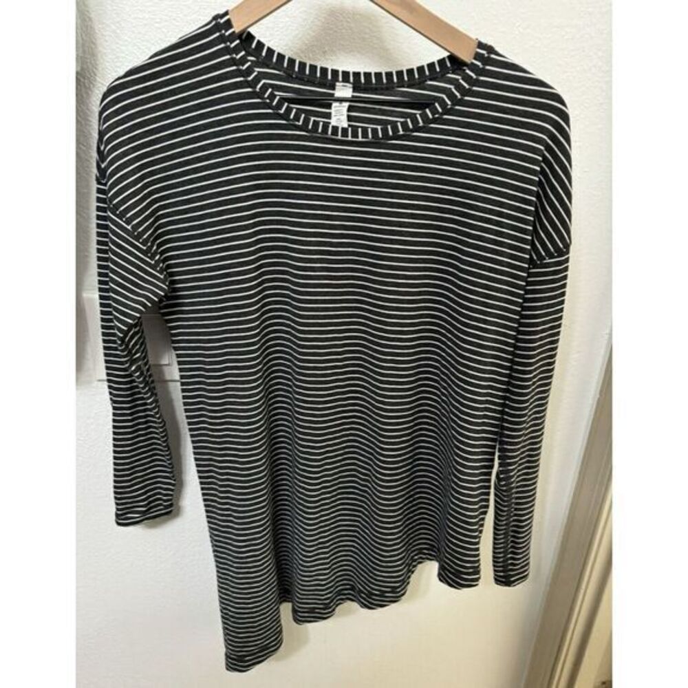 Lululemon To the Point Long‎ Sleeve Top Womens Sz 4 Heathered Black White Stripe